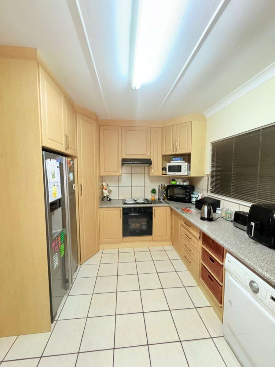 7 Bedroom Property for Sale in Sunnyridge Eastern Cape